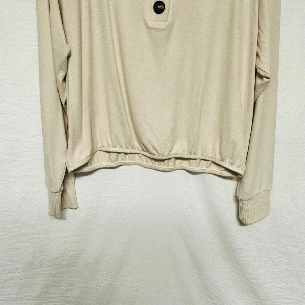 Socialite Women Ivory Pullover Sweater Large NWT Boatneck‎ Buttons